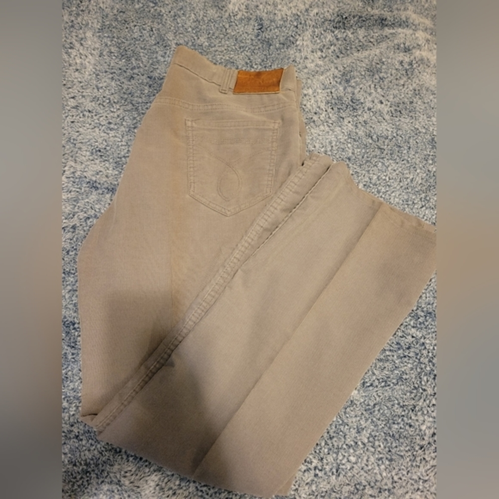 Rare find vintage levis 1970s corduroy straight leg no size tag.